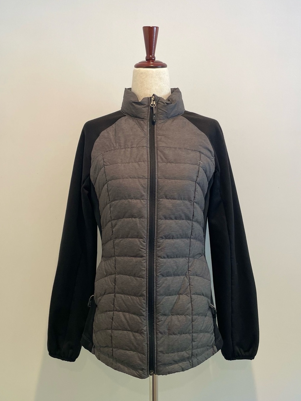 32 Degrees Weatherproof Quilted Hybrid Jacket in Gray and Black - size small